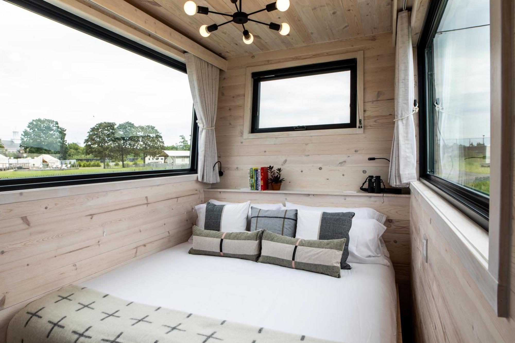 Collective Retreats Governors Island Acampamento