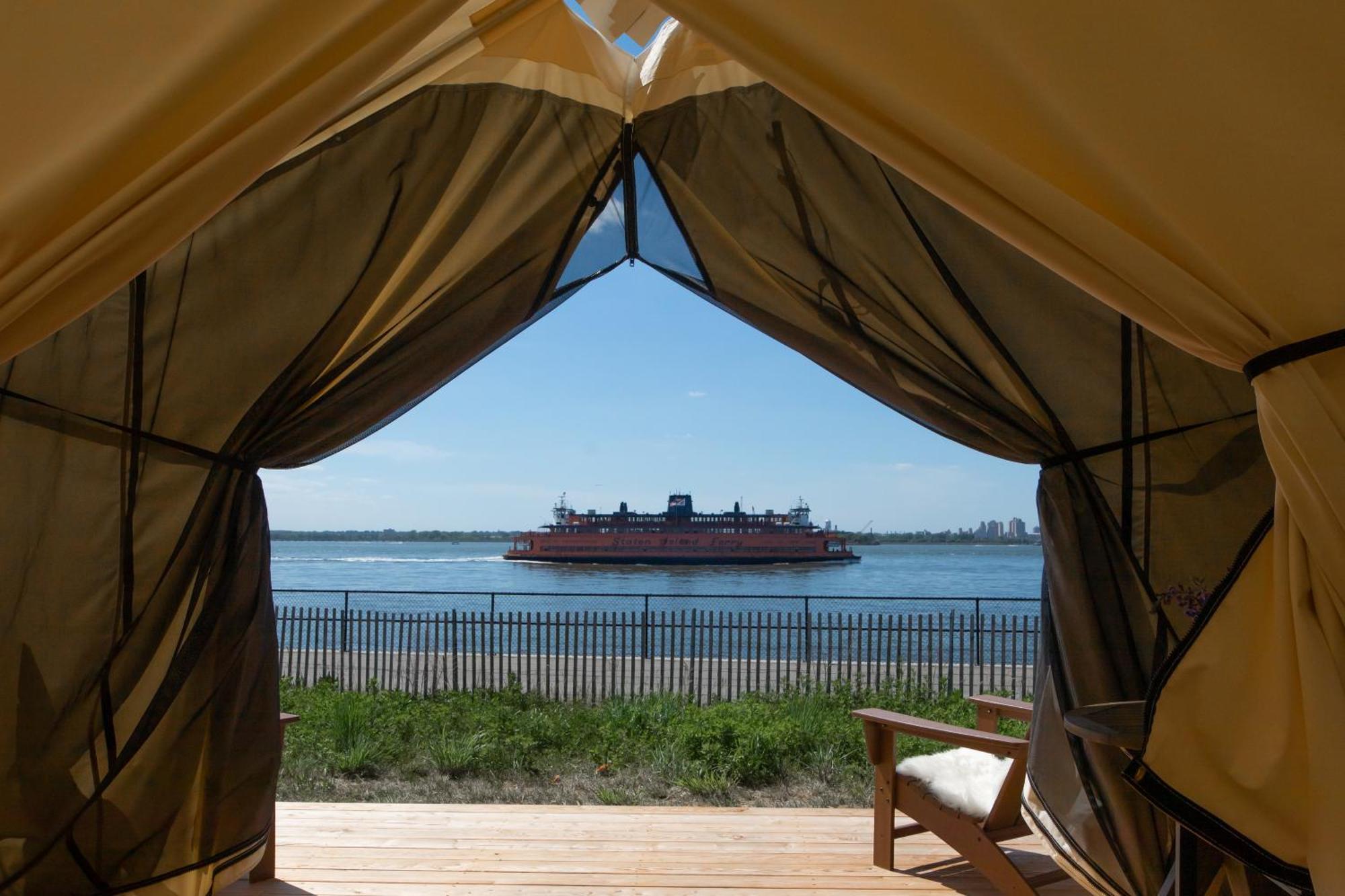 Collective Retreats Governors Island Acampamento